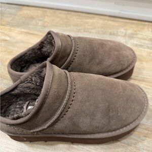 Cushionaire Brown Suede Platform Slippers Size 8